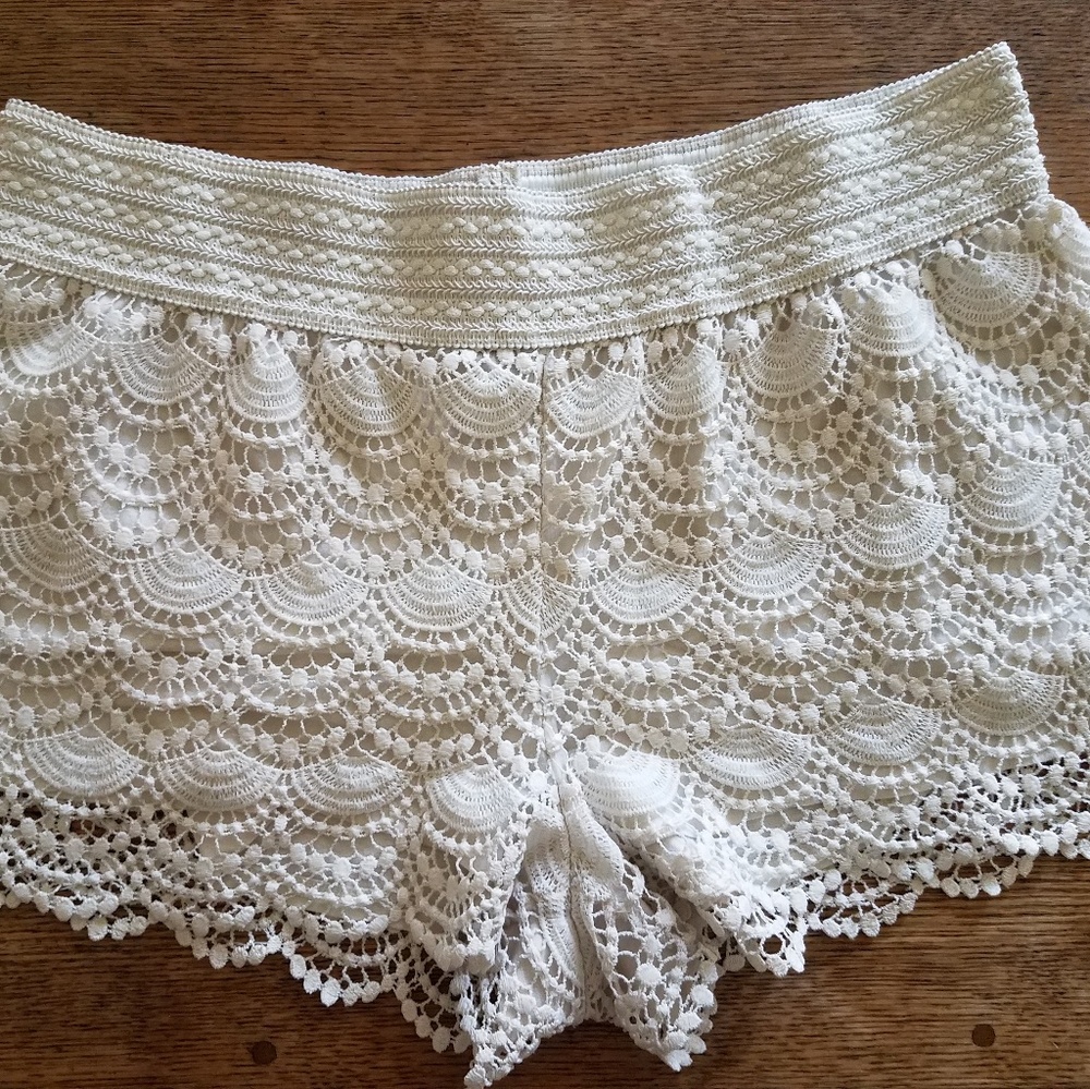 A.n.a. lace shorts size xl